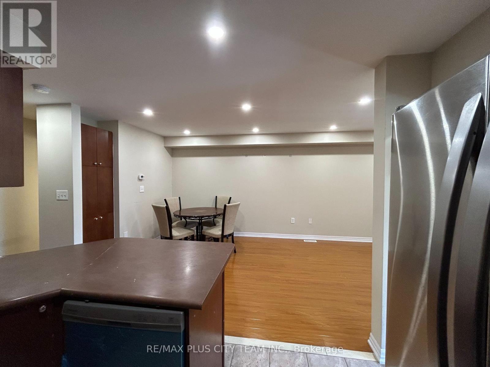 10 Cullcastle Street W, Ajax, Ontario  L1S 0A9 - Photo 8 - E13760172