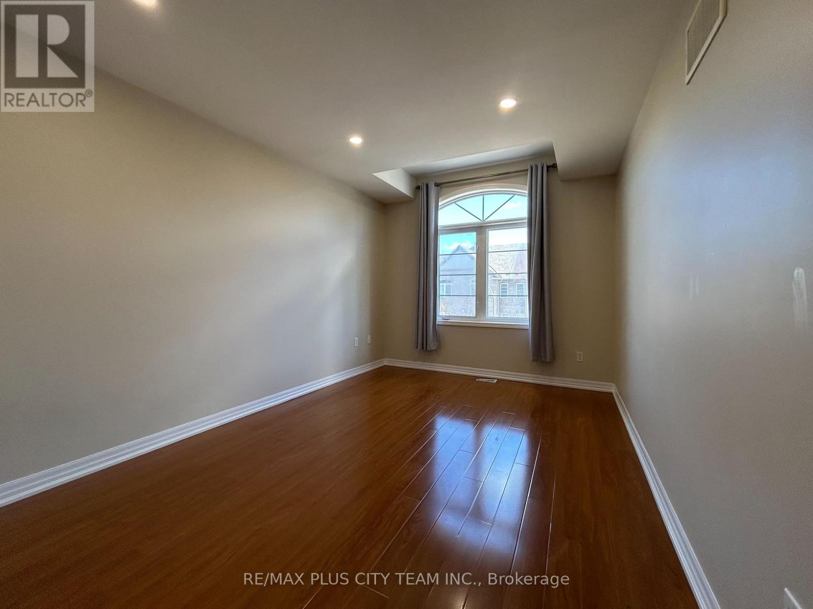 10 Cullcastle Street W, Ajax, Ontario  L1S 0A9 - Photo 9 - E13760172