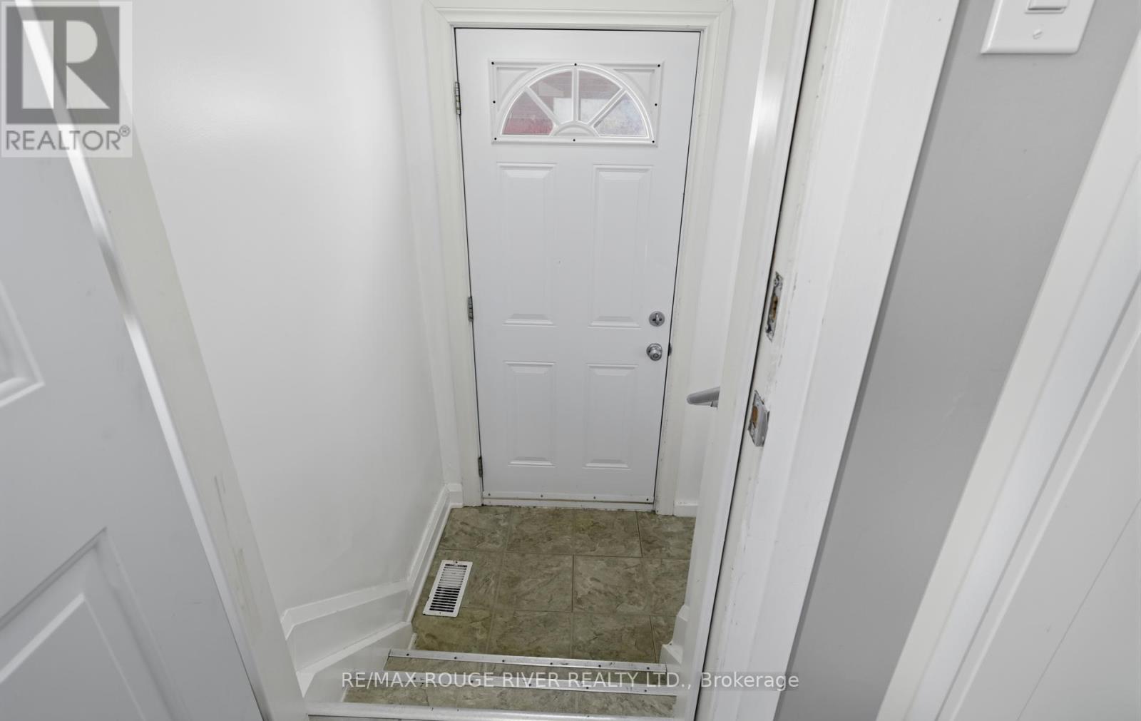 517 Kent Street, Whitby, Ontario  L1N 4Y8 - Photo 25 - E13760234