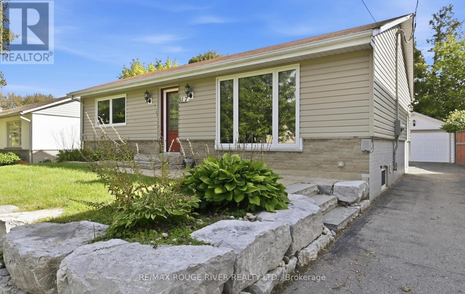 517 Kent Street, Whitby, Ontario  L1N 4Y8 - Photo 4 - E13760234