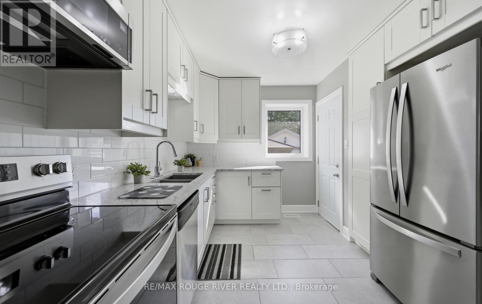 517 Kent Street, Whitby, Ontario  L1N 4Y8 - Photo 5 - E13760234