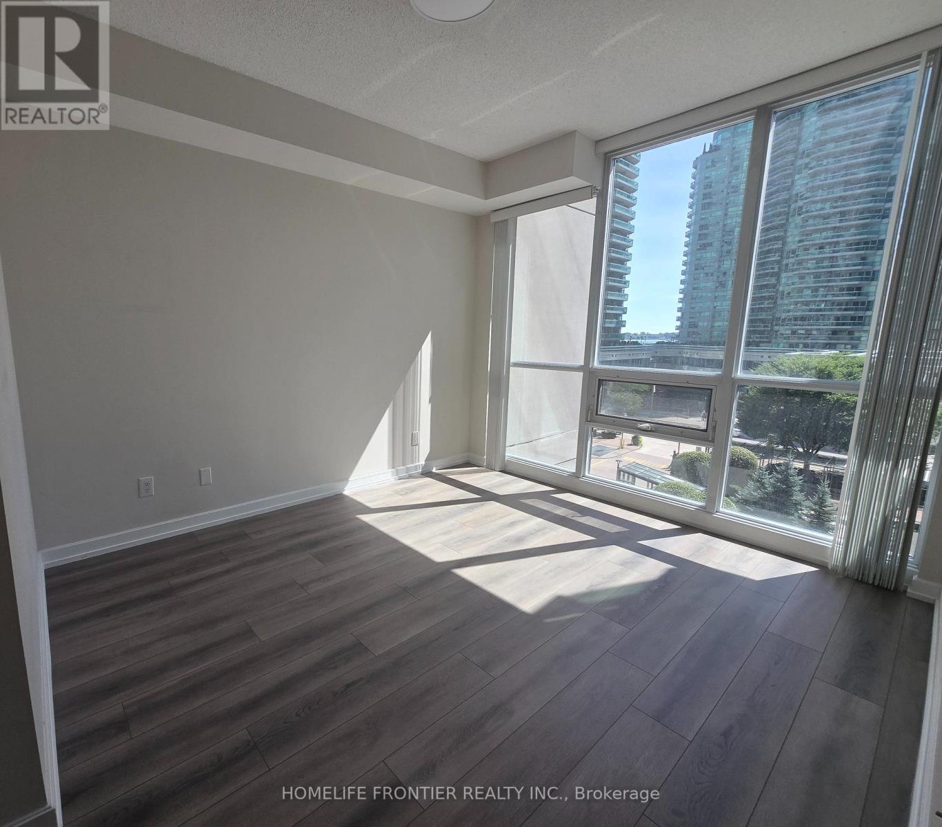 403 - 18 Harbour Street, Toronto, Ontario  M5J 2Z6 - Photo 10 - C13748564