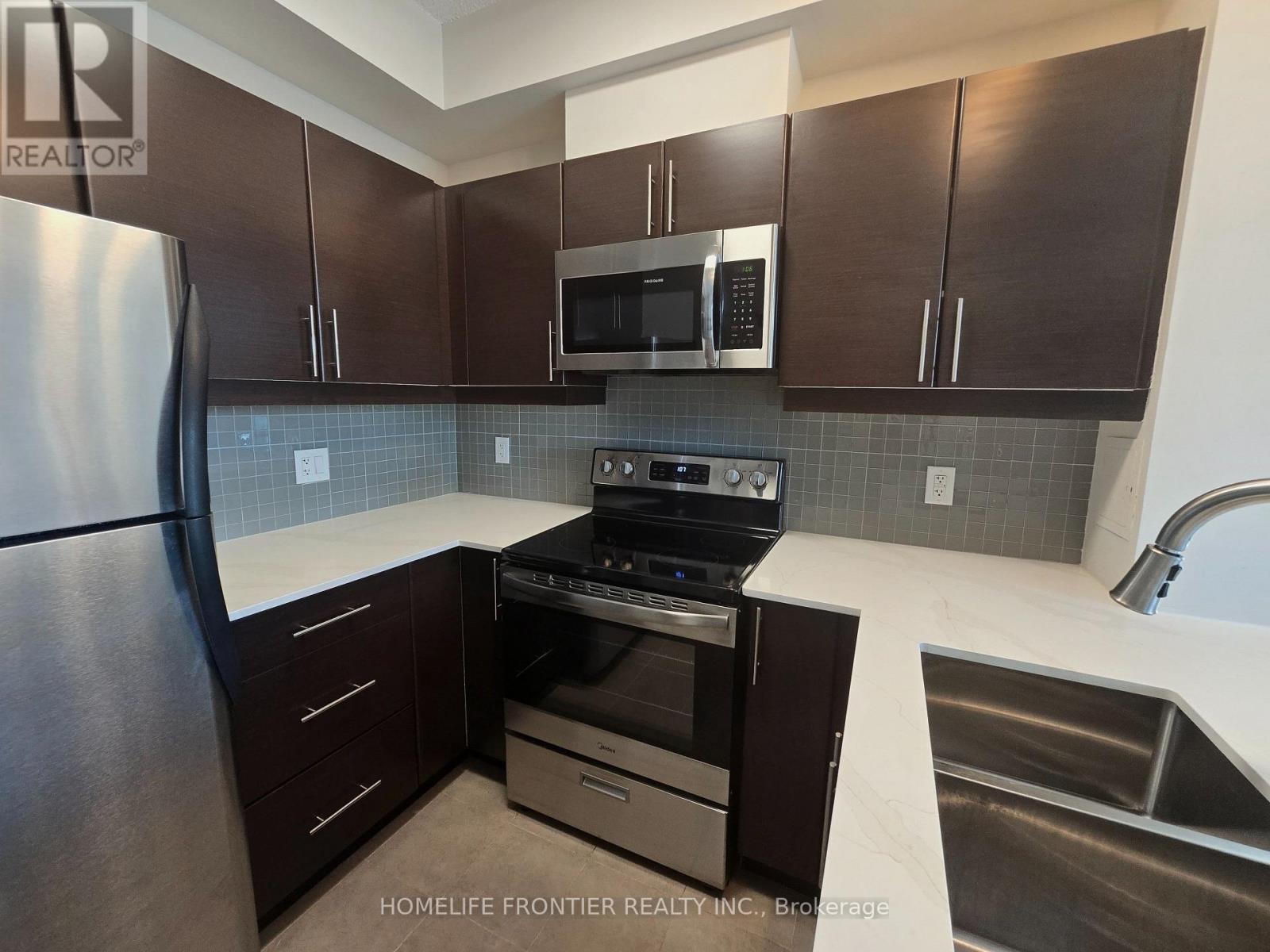 403 - 18 Harbour Street, Toronto, Ontario  M5J 2Z6 - Photo 4 - C13748564