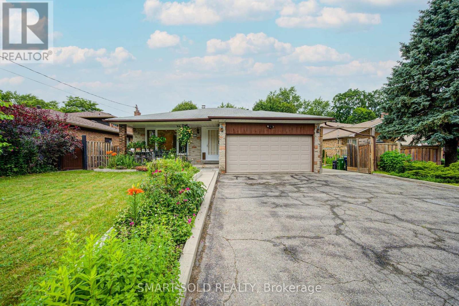 56 GATESVIEW AVENUE, Toronto, Ontario