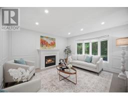 4 SIMMONS CRESCENT, Aurora, Ontario