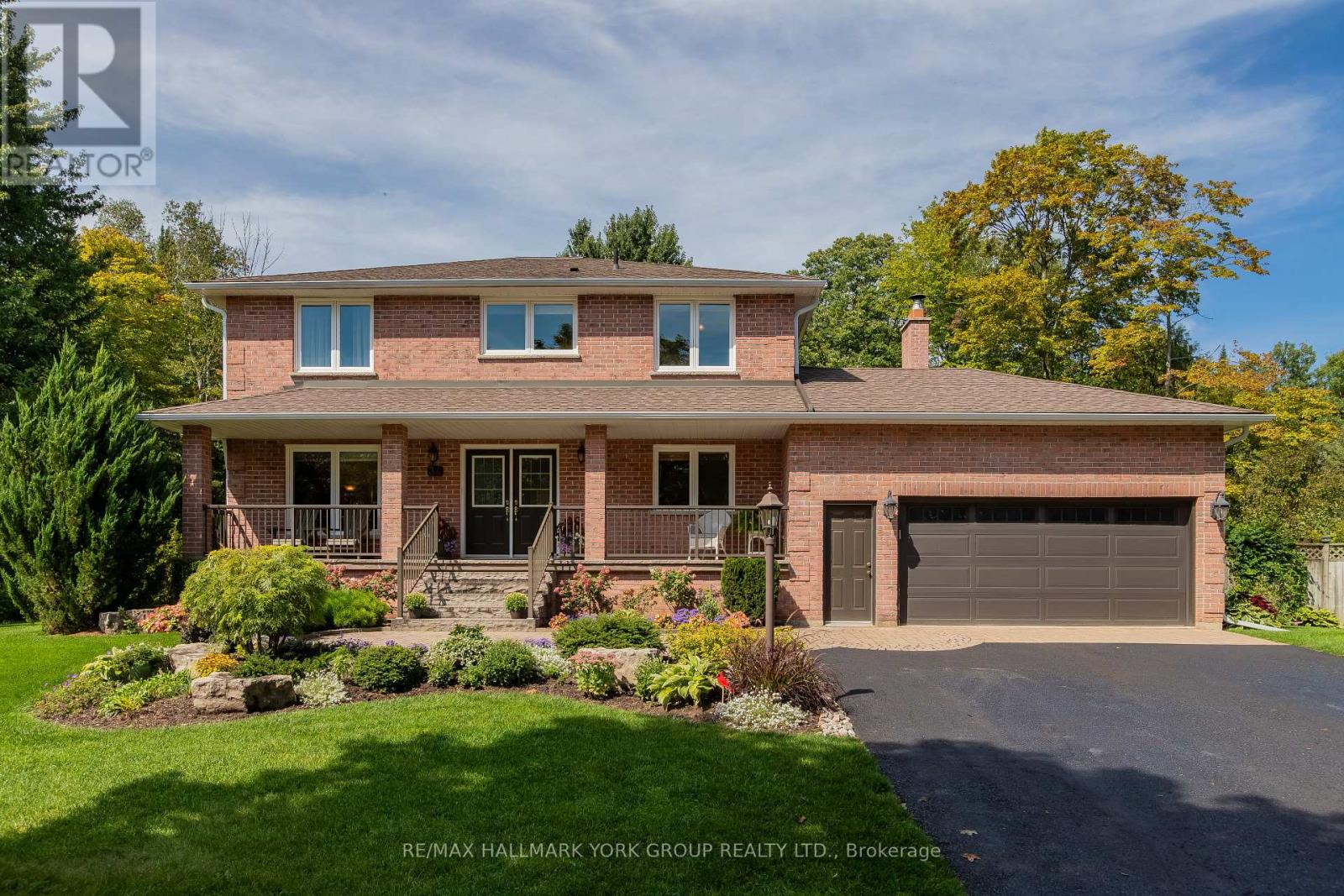 34 AMBERGLEN COURT, East Gwillimbury, Ontario