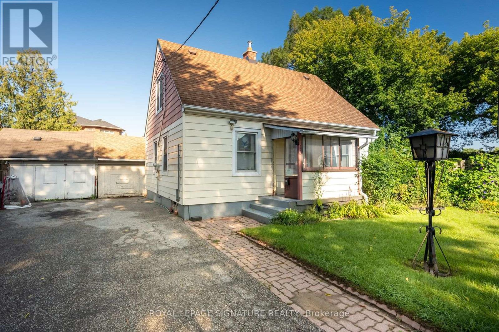 15 Kemp Square, Toronto, Ontario  M6M 2V5 - Photo 1 - W13759988