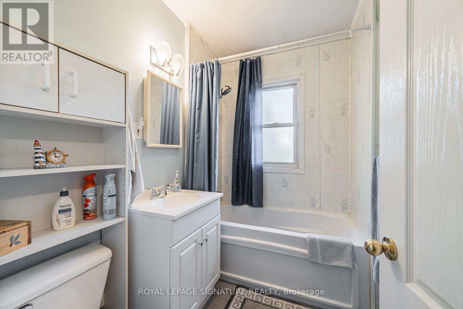 15 Kemp Square, Toronto, Ontario  M6M 2V5 - Photo 11 - W13759988