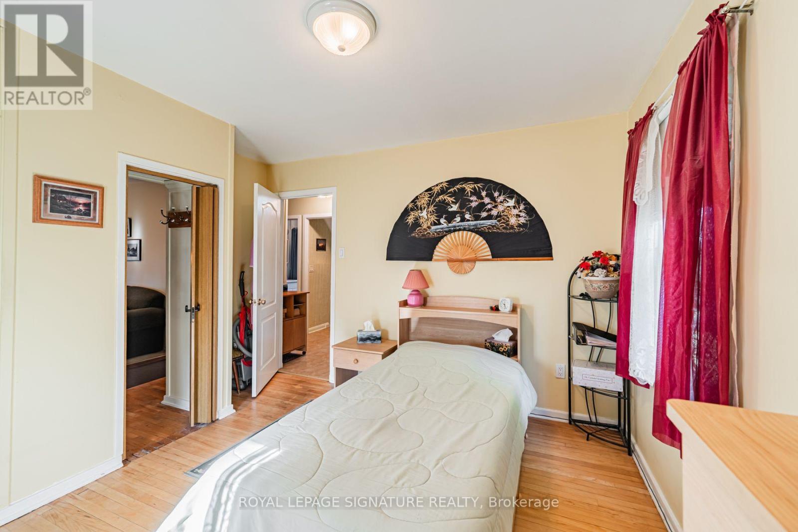 15 Kemp Square, Toronto, Ontario  M6M 2V5 - Photo 17 - W13759988