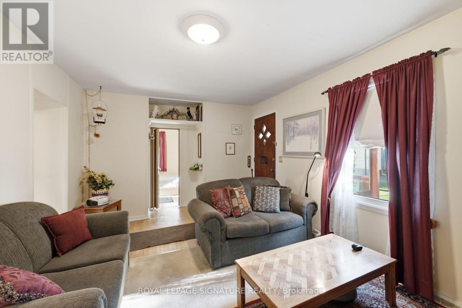 15 Kemp Square, Toronto, Ontario  M6M 2V5 - Photo 6 - W13759988