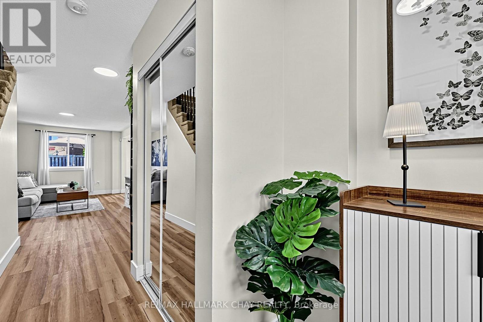 16 Buggs Gate, Barrie, Ontario  L4M 7A9 - Photo 4 - S13760252