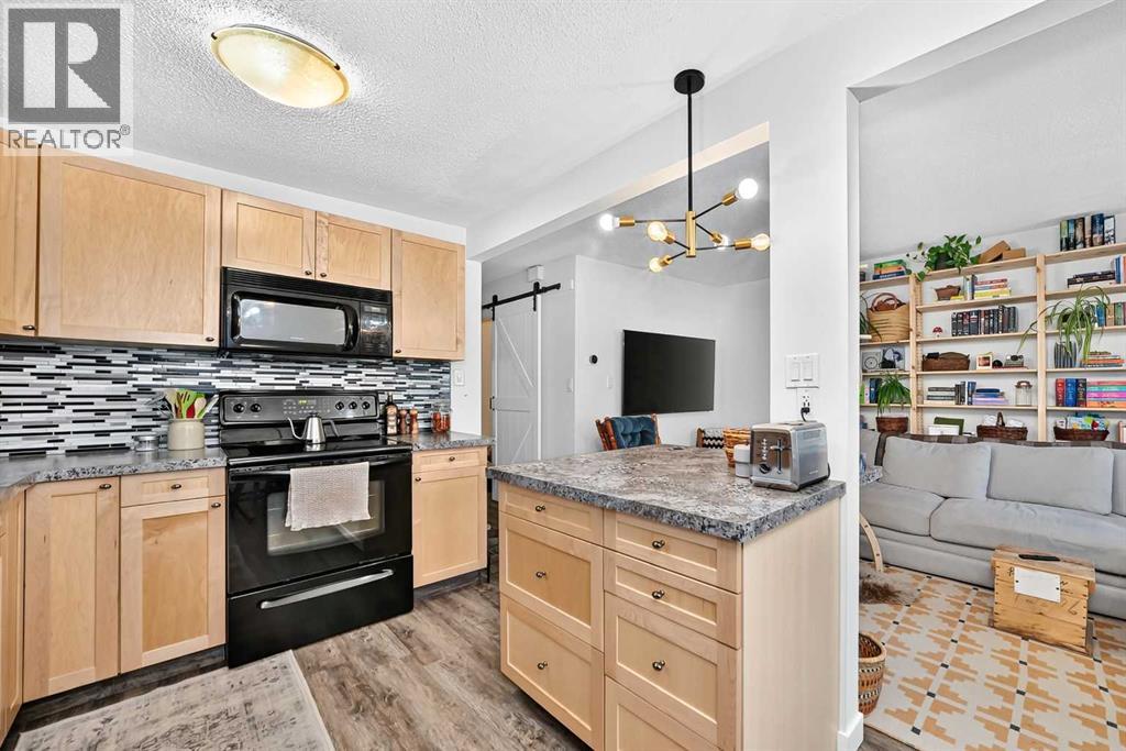 7726 & 7728 34 Avenue NW, Calgary, Alberta  T3B 1N6 - Photo 12 - A2341586