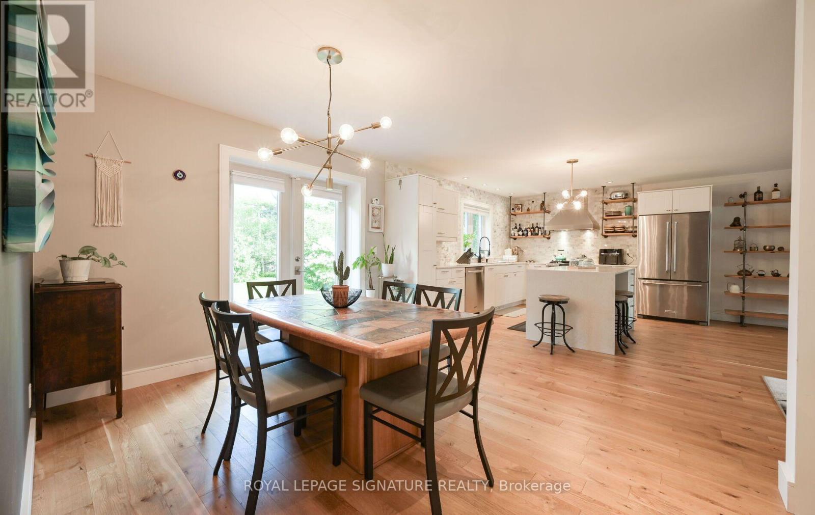 903 Johnathan Drive, Mississauga, Ontario  L4Y 1J7 - Photo 11 - W13760174