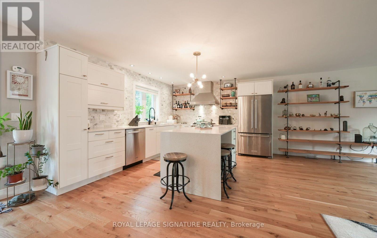 903 Johnathan Drive, Mississauga, Ontario  L4Y 1J7 - Photo 14 - W13760174