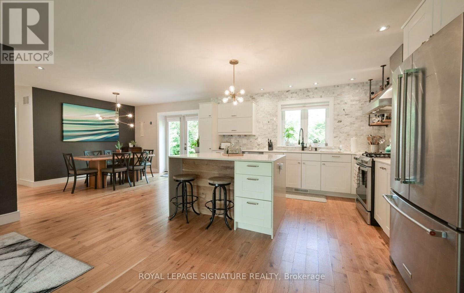 903 Johnathan Drive, Mississauga, Ontario  L4Y 1J7 - Photo 16 - W13760174