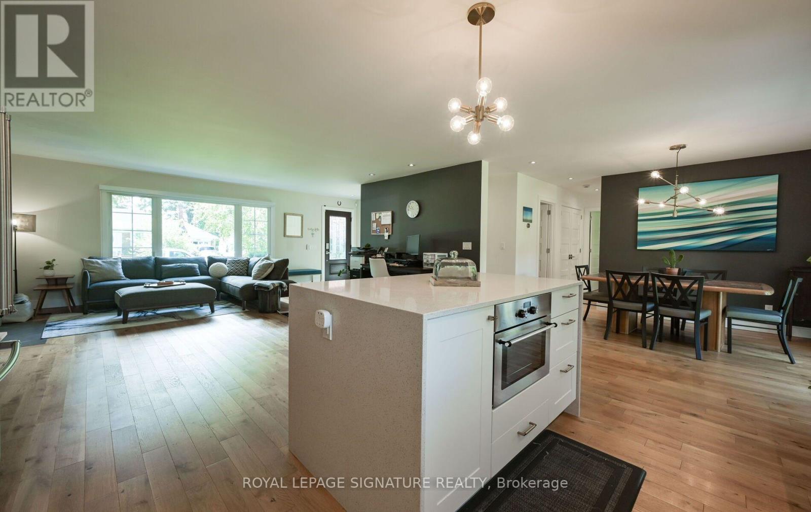 903 Johnathan Drive, Mississauga, Ontario  L4Y 1J7 - Photo 18 - W13760174