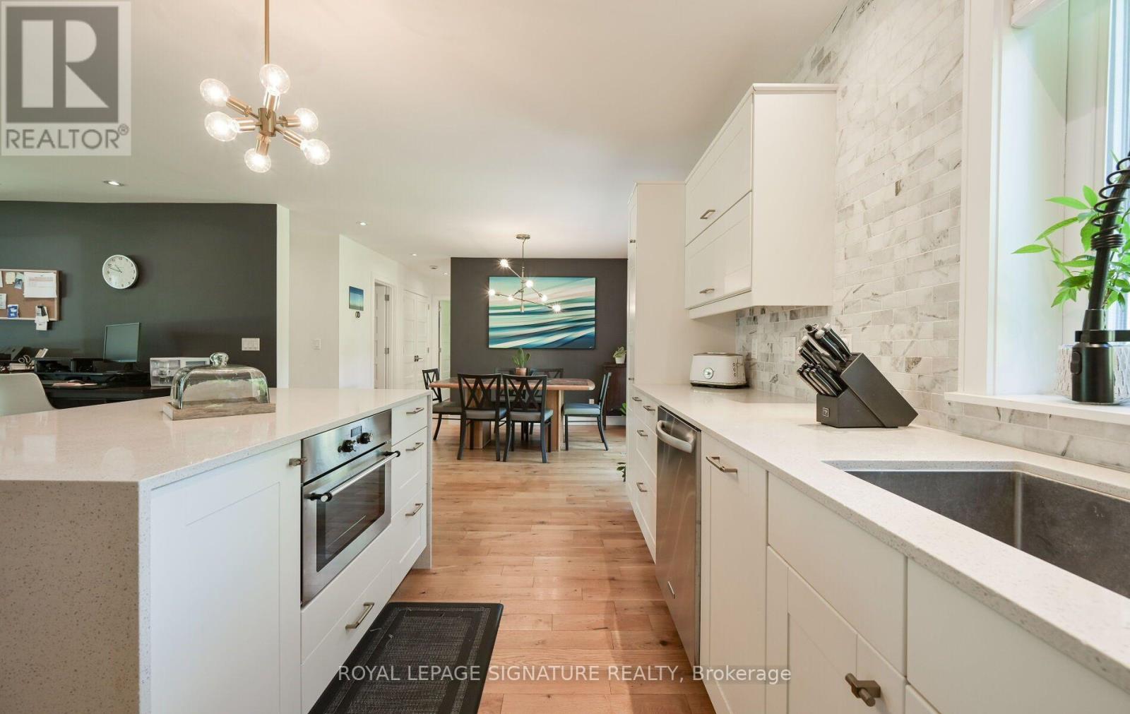 903 Johnathan Drive, Mississauga, Ontario  L4Y 1J7 - Photo 19 - W13760174