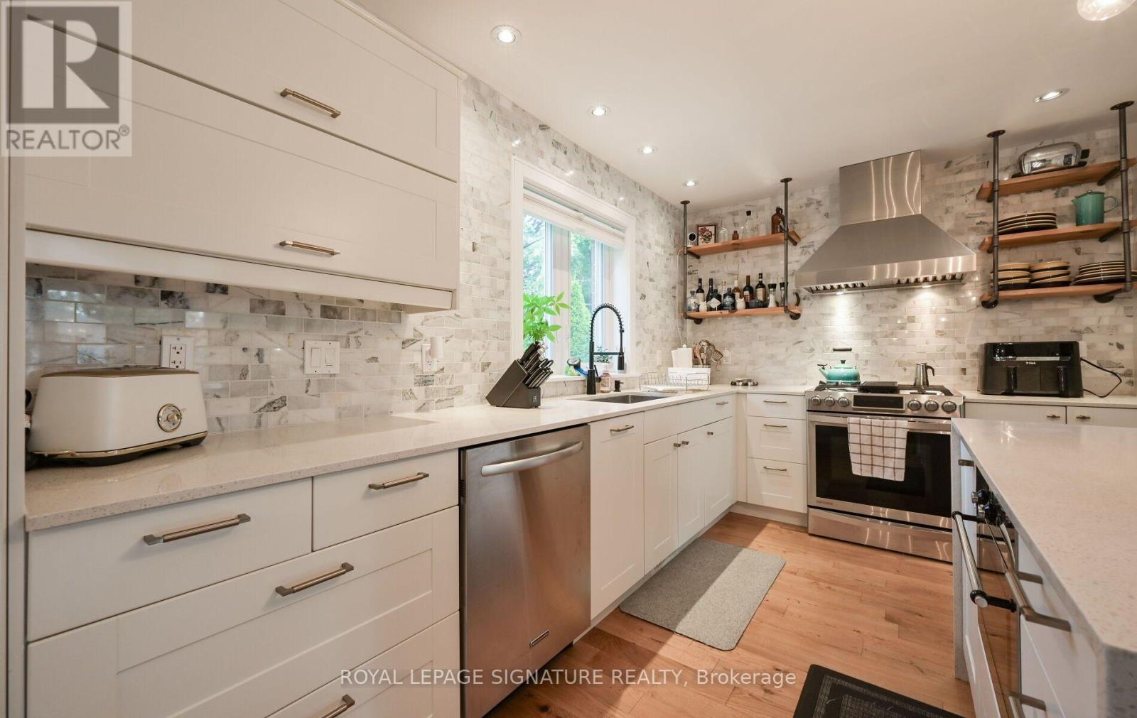 903 Johnathan Drive, Mississauga, Ontario  L4Y 1J7 - Photo 20 - W13760174
