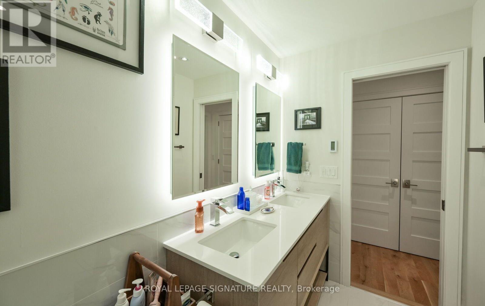 903 Johnathan Drive, Mississauga, Ontario  L4Y 1J7 - Photo 28 - W13760174