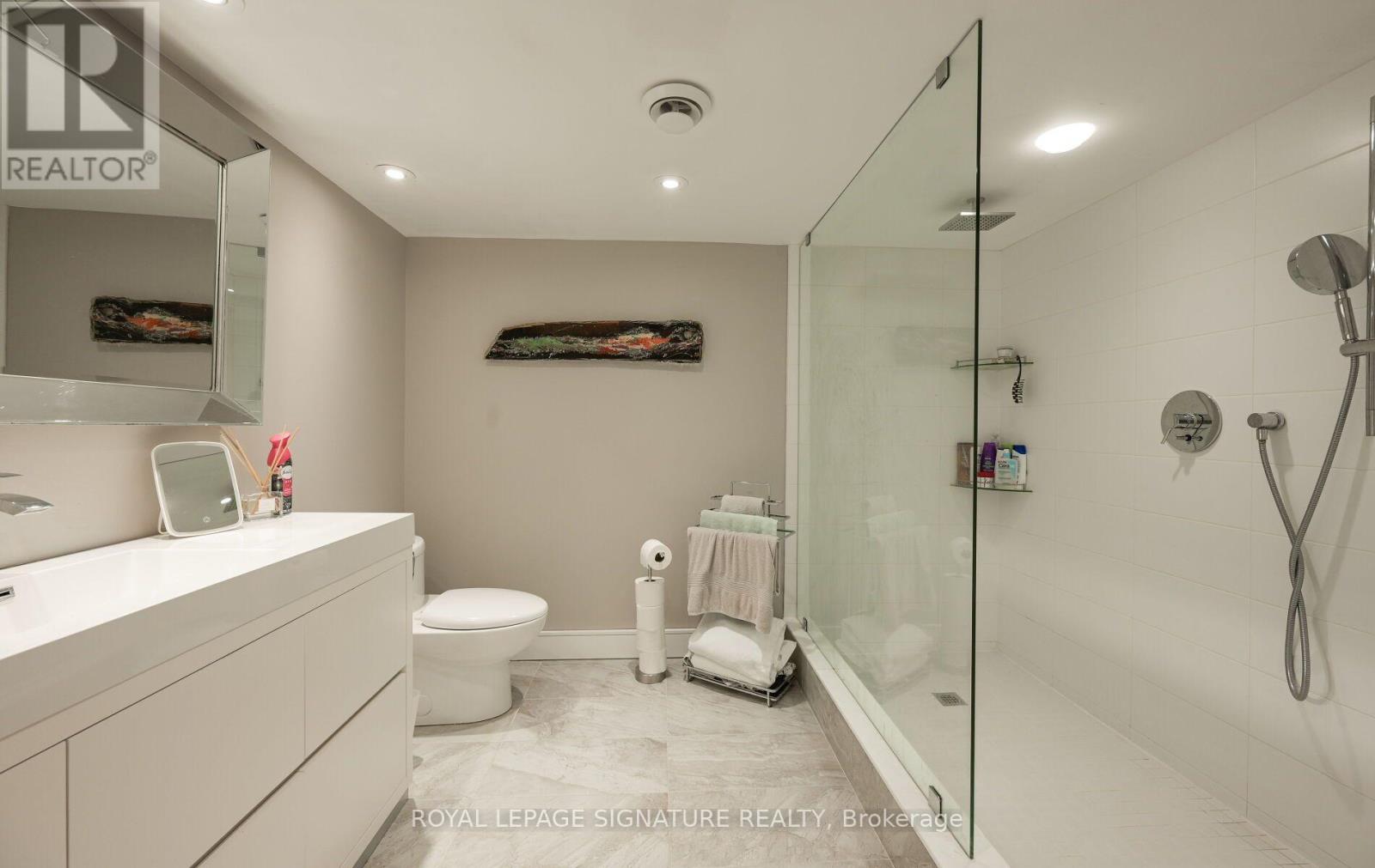 903 Johnathan Drive, Mississauga, Ontario  L4Y 1J7 - Photo 37 - W13760174
