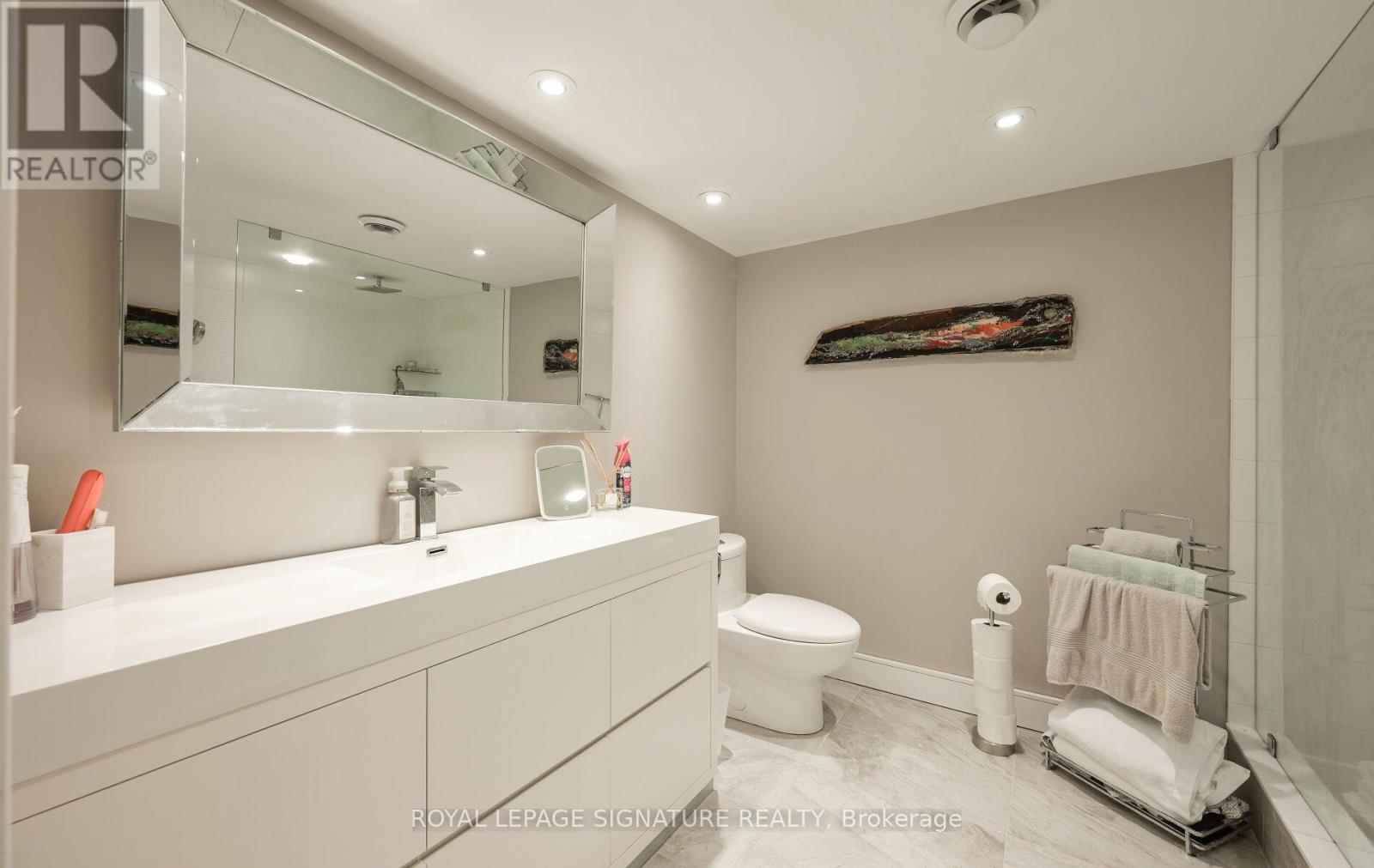 903 Johnathan Drive, Mississauga, Ontario  L4Y 1J7 - Photo 39 - W13760174