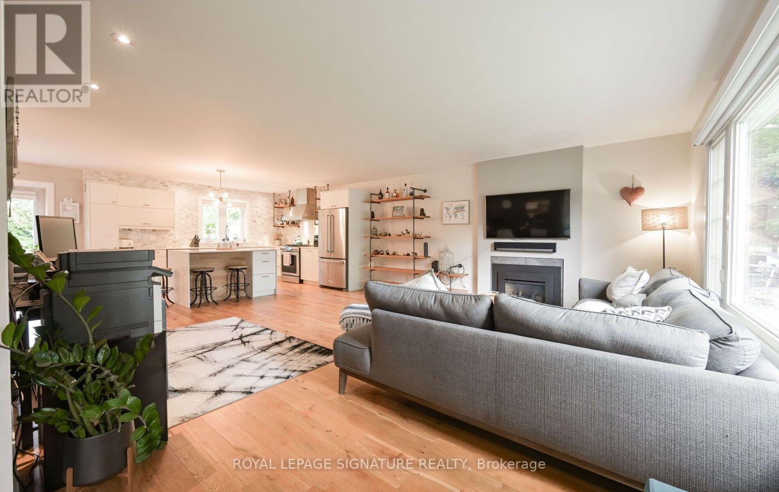 903 Johnathan Drive, Mississauga, Ontario  L4Y 1J7 - Photo 7 - W13760174