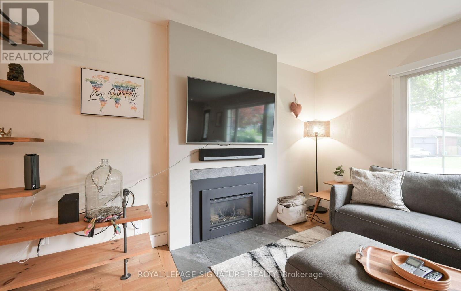 903 Johnathan Drive, Mississauga, Ontario  L4Y 1J7 - Photo 8 - W13760174