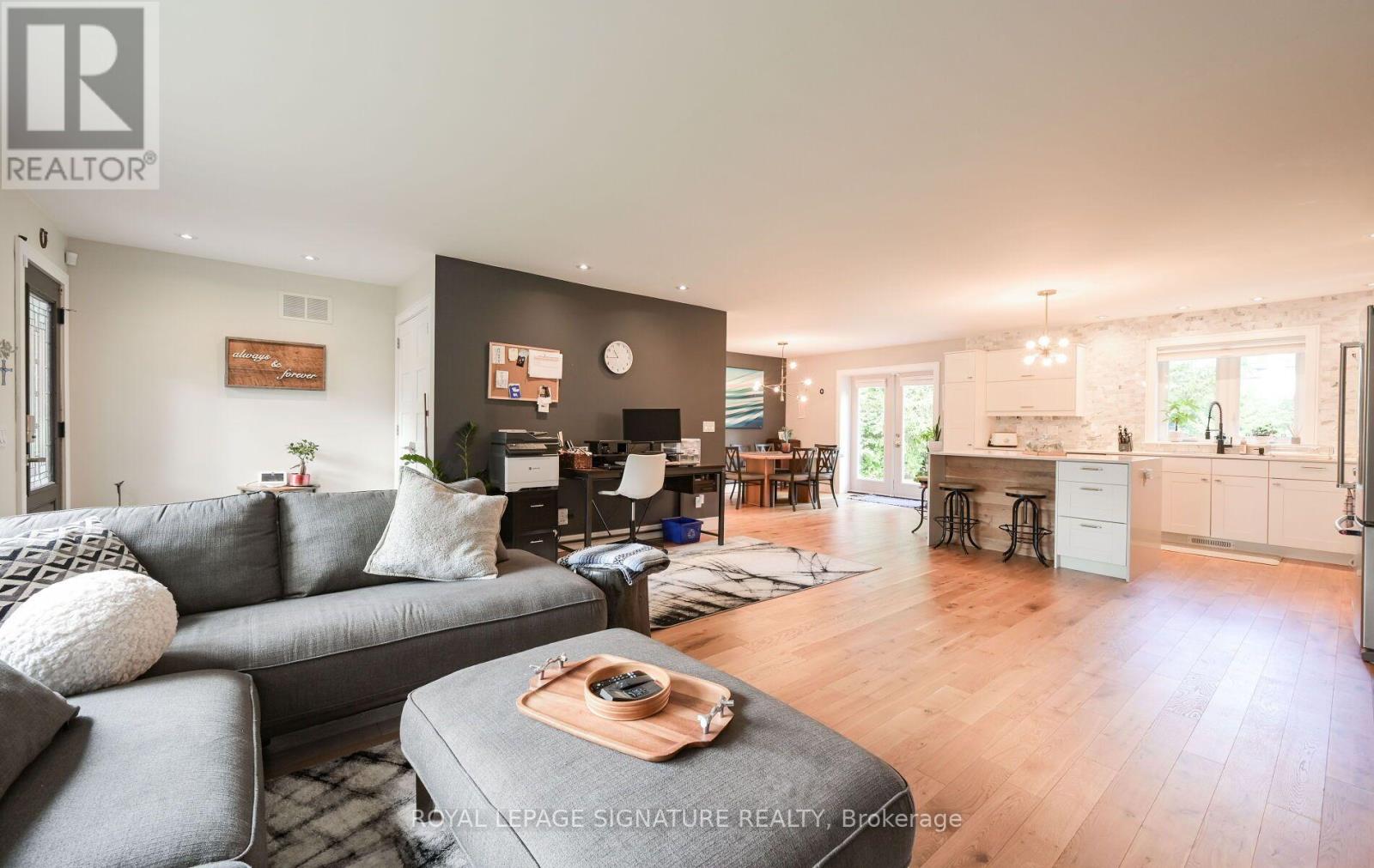 903 Johnathan Drive, Mississauga, Ontario  L4Y 1J7 - Photo 9 - W13760174