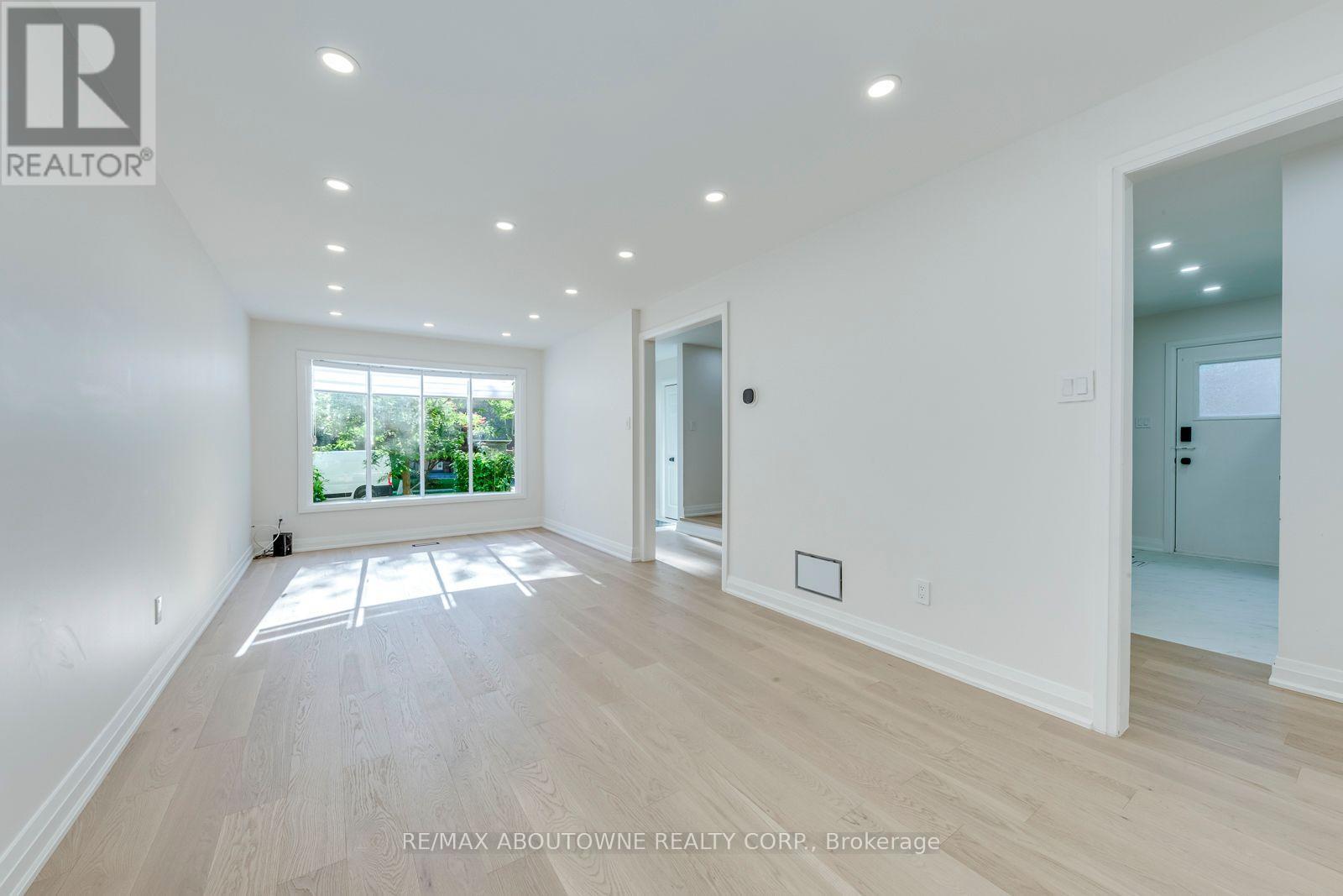 3065 Silverthorn Drive, Oakville, Ontario  L6L 5N5 - Photo 12 - W13760180