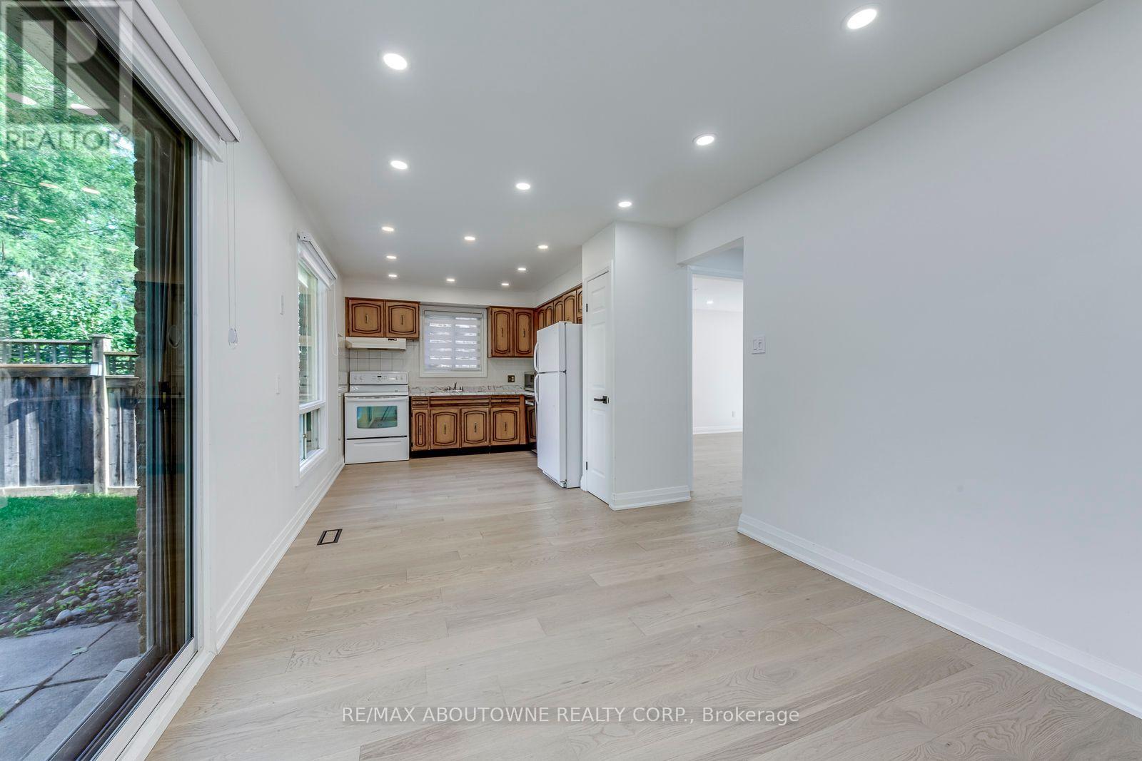 3065 Silverthorn Drive, Oakville, Ontario  L6L 5N5 - Photo 16 - W13760180