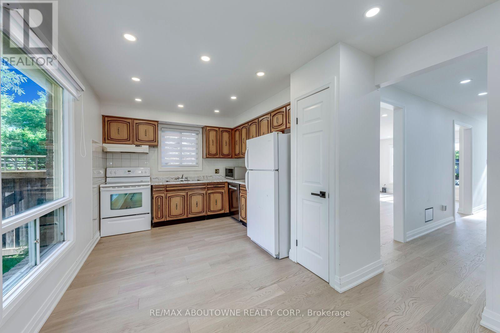 3065 Silverthorn Drive, Oakville, Ontario  L6L 5N5 - Photo 18 - W13760180