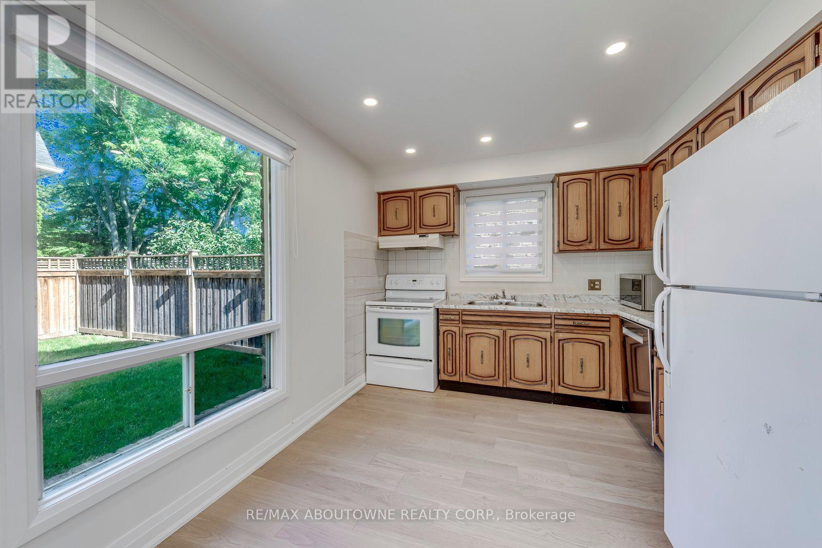 3065 Silverthorn Drive, Oakville, Ontario  L6L 5N5 - Photo 20 - W13760180