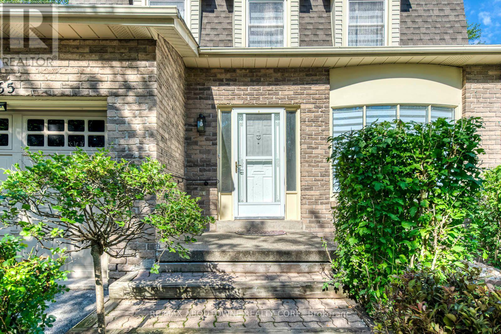3065 Silverthorn Drive, Oakville, Ontario  L6L 5N5 - Photo 3 - W13760180