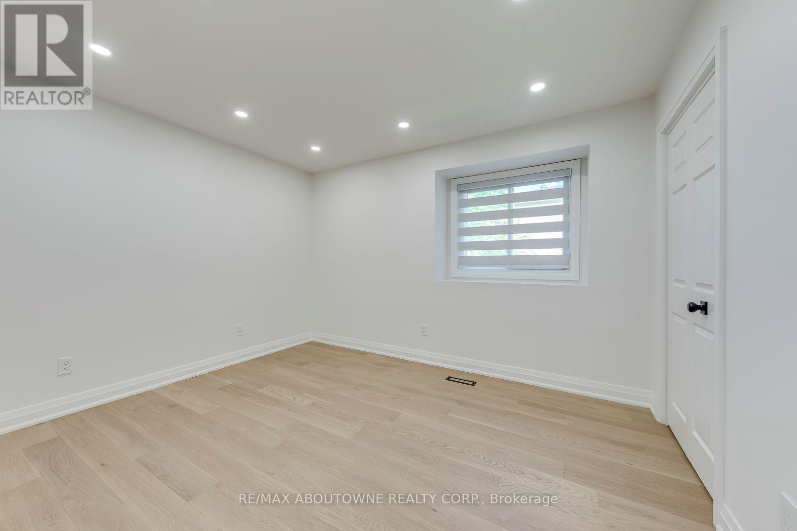 3065 Silverthorn Drive, Oakville, Ontario  L6L 5N5 - Photo 32 - W13760180
