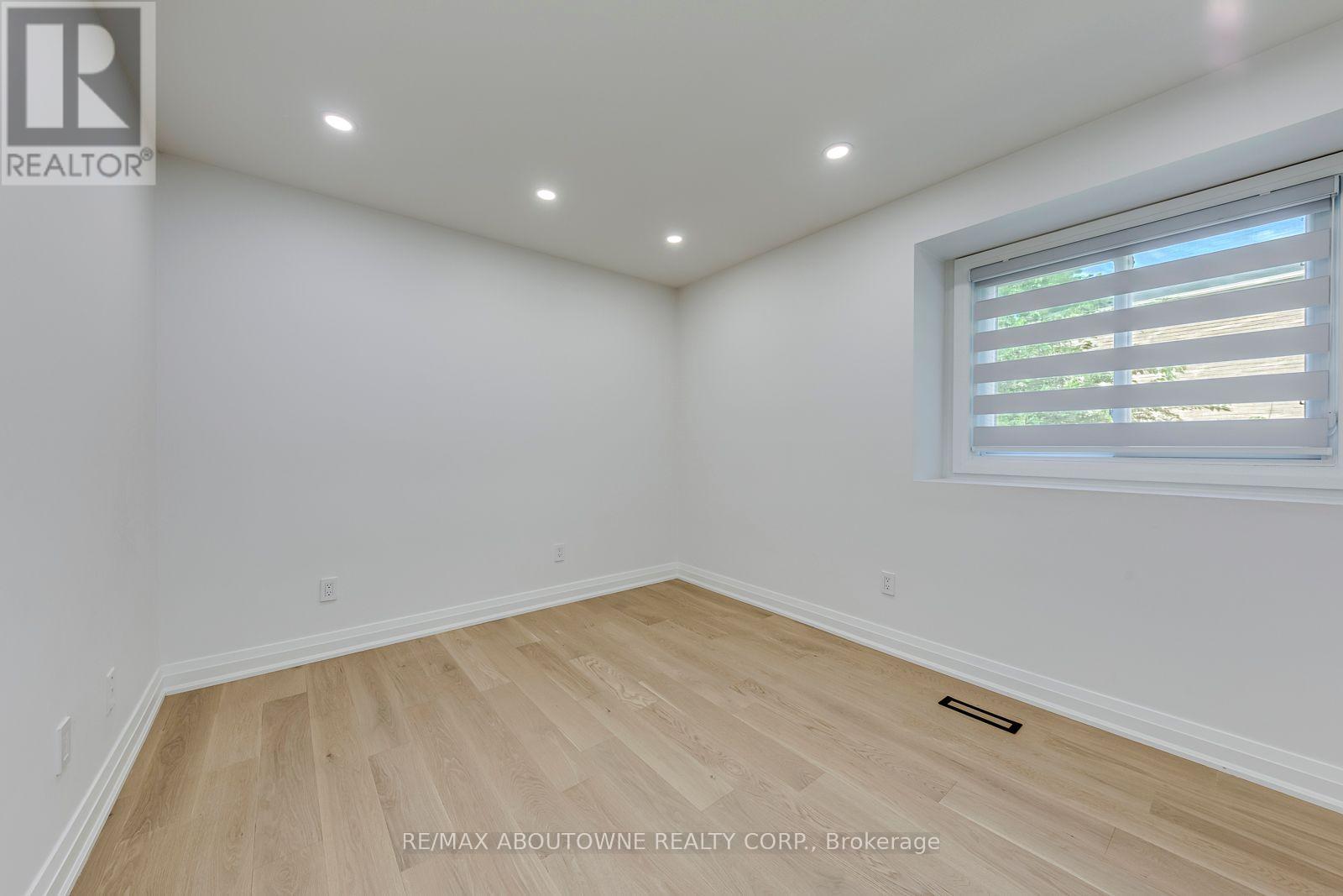 3065 Silverthorn Drive, Oakville, Ontario  L6L 5N5 - Photo 33 - W13760180