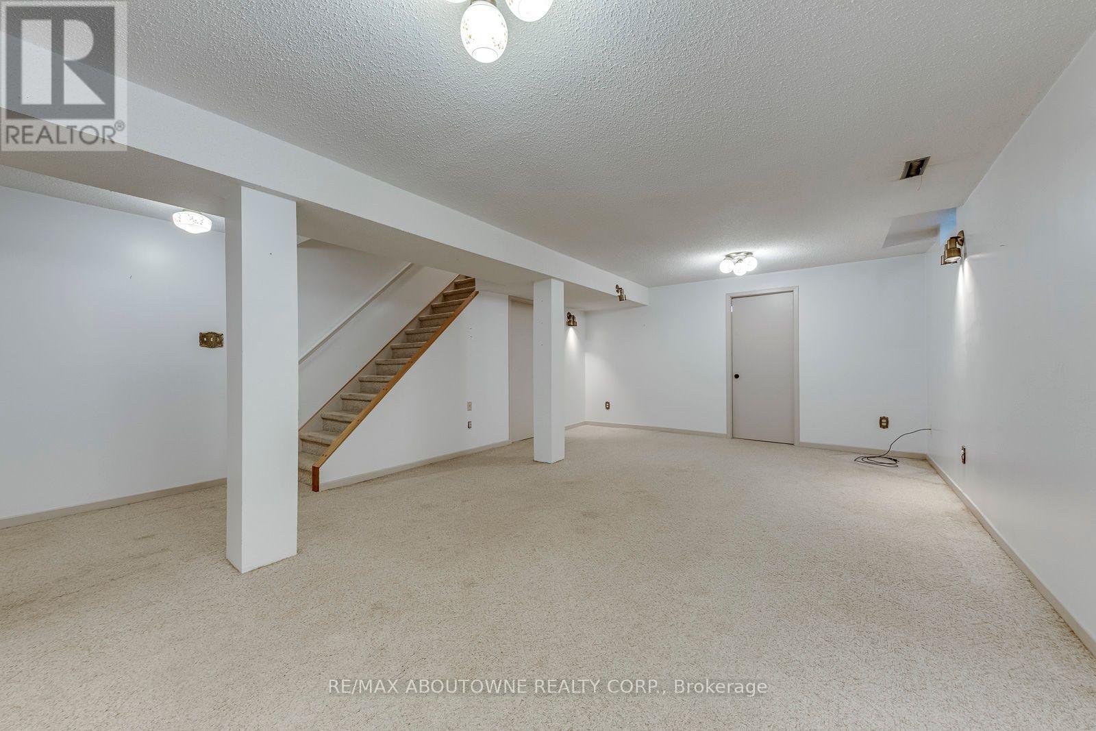 3065 Silverthorn Drive, Oakville, Ontario  L6L 5N5 - Photo 39 - W13760180