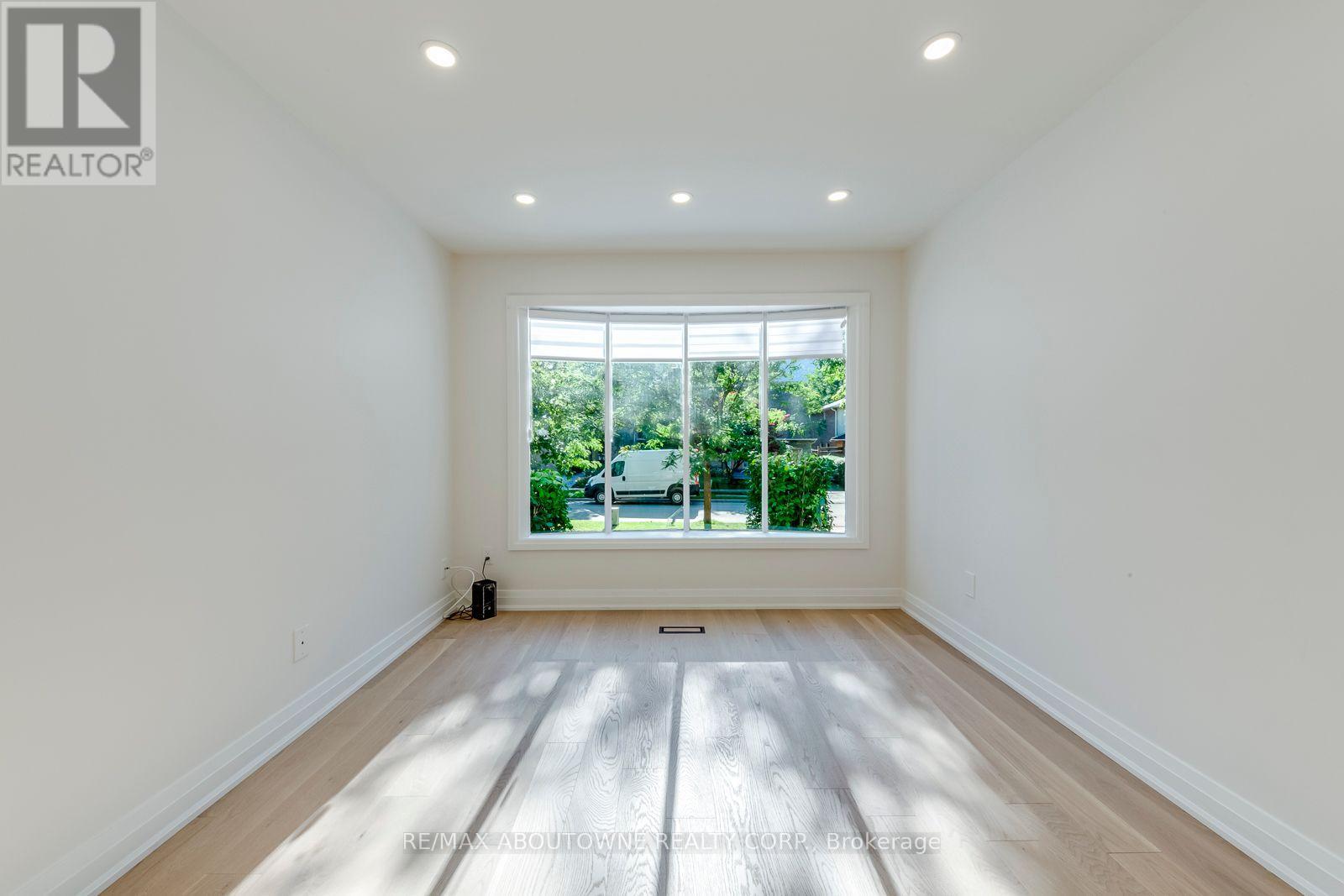 3065 Silverthorn Drive, Oakville, Ontario  L6L 5N5 - Photo 5 - W13760180