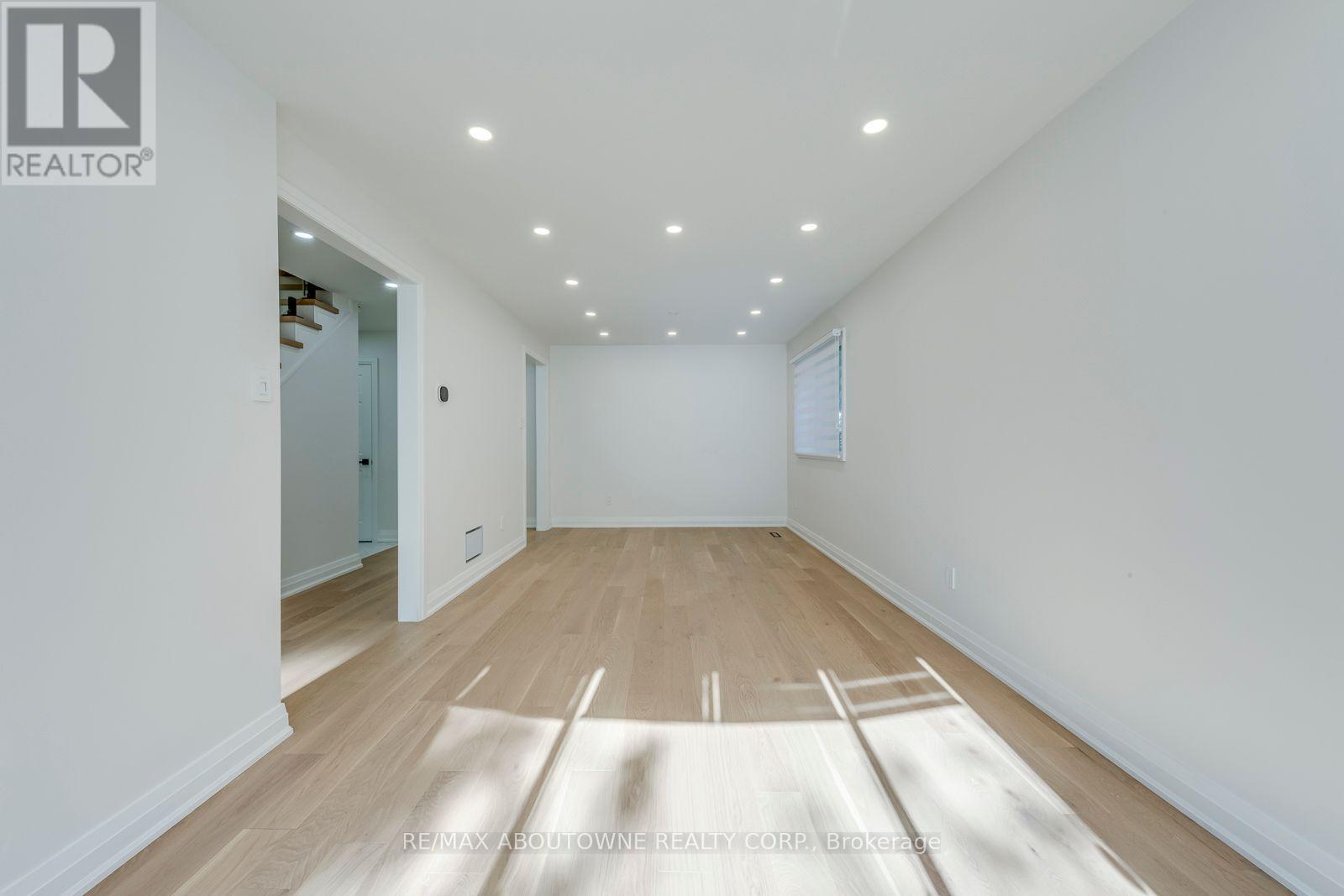 3065 Silverthorn Drive, Oakville, Ontario  L6L 5N5 - Photo 7 - W13760180