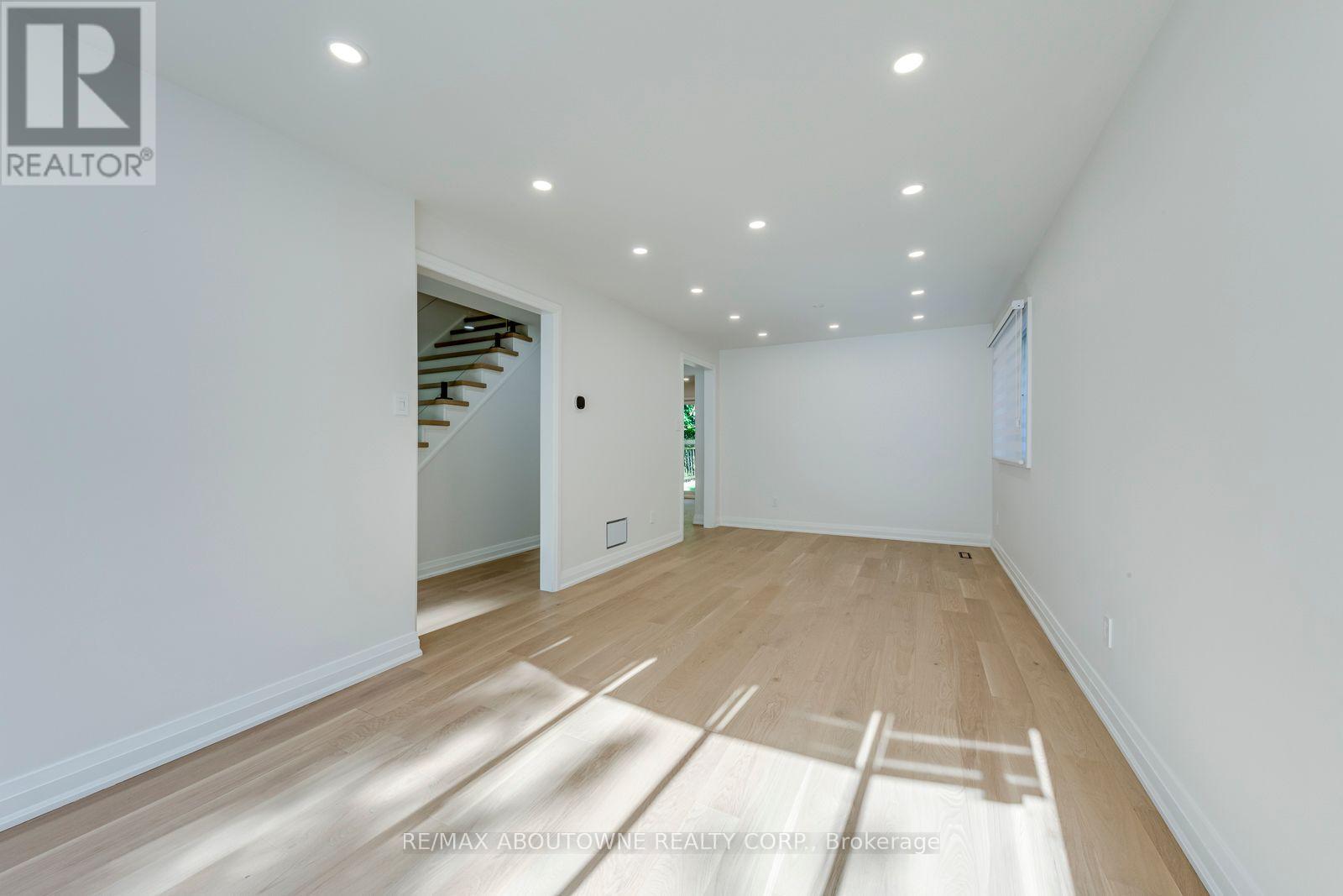 3065 Silverthorn Drive, Oakville, Ontario  L6L 5N5 - Photo 8 - W13760180