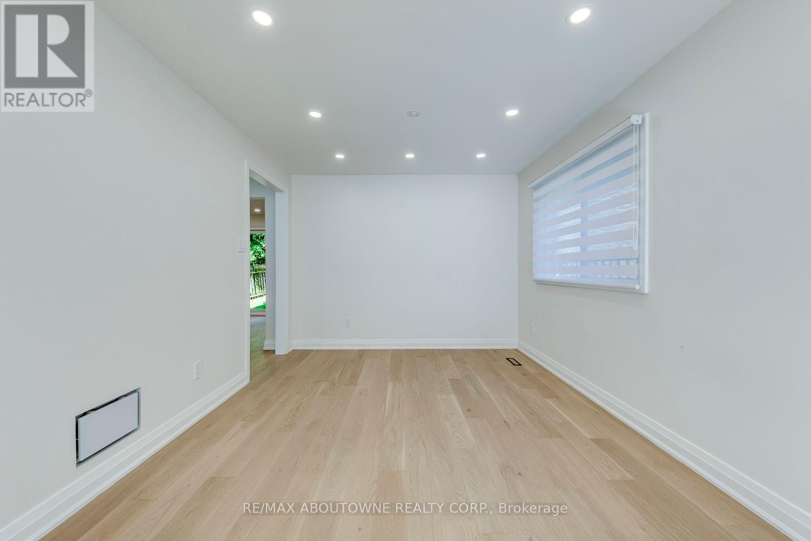 3065 Silverthorn Drive, Oakville, Ontario  L6L 5N5 - Photo 9 - W13760180