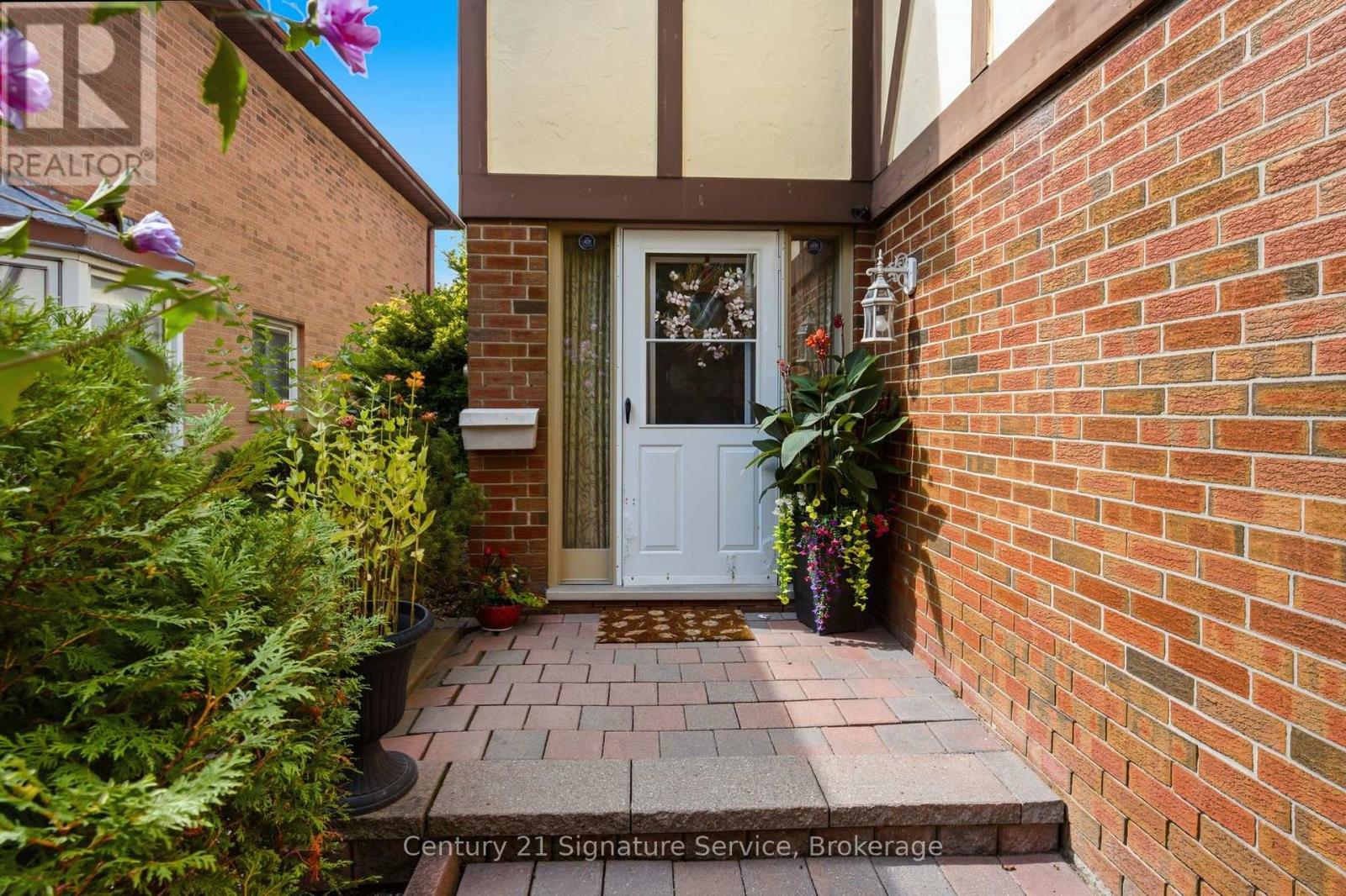 4265 Tea Garden Circle, Mississauga, Ontario  L5B 2Z1 - Photo 4 - W13760240
