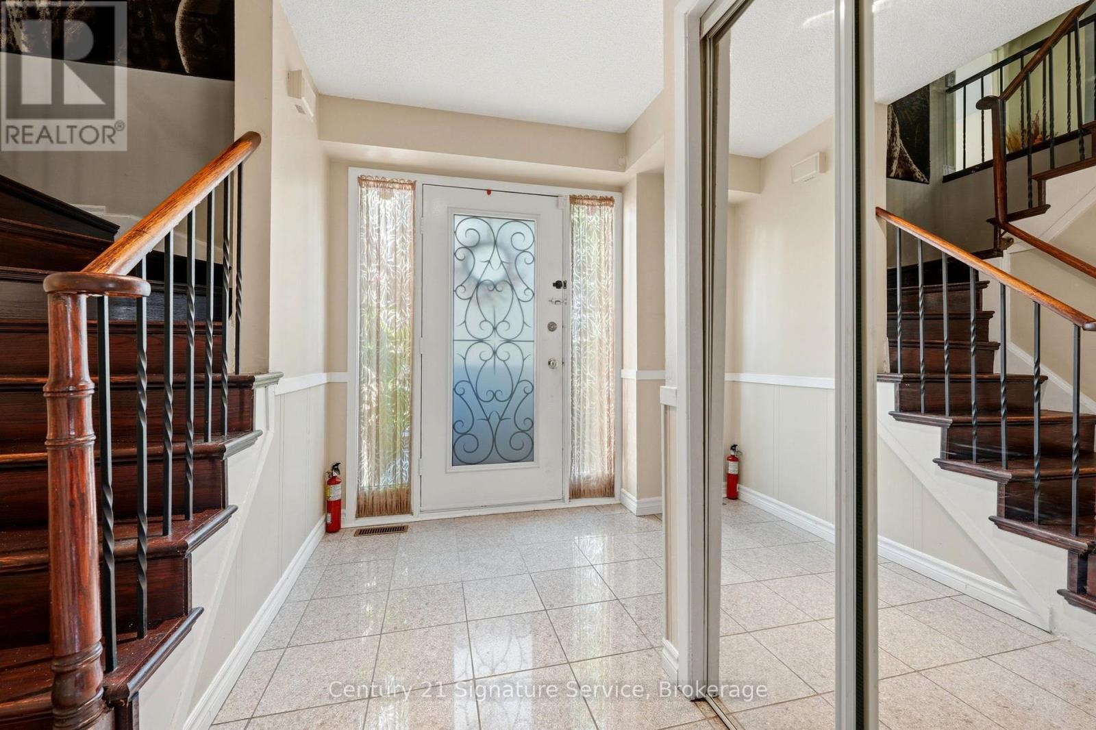 4265 Tea Garden Circle, Mississauga, Ontario  L5B 2Z1 - Photo 5 - W13760240