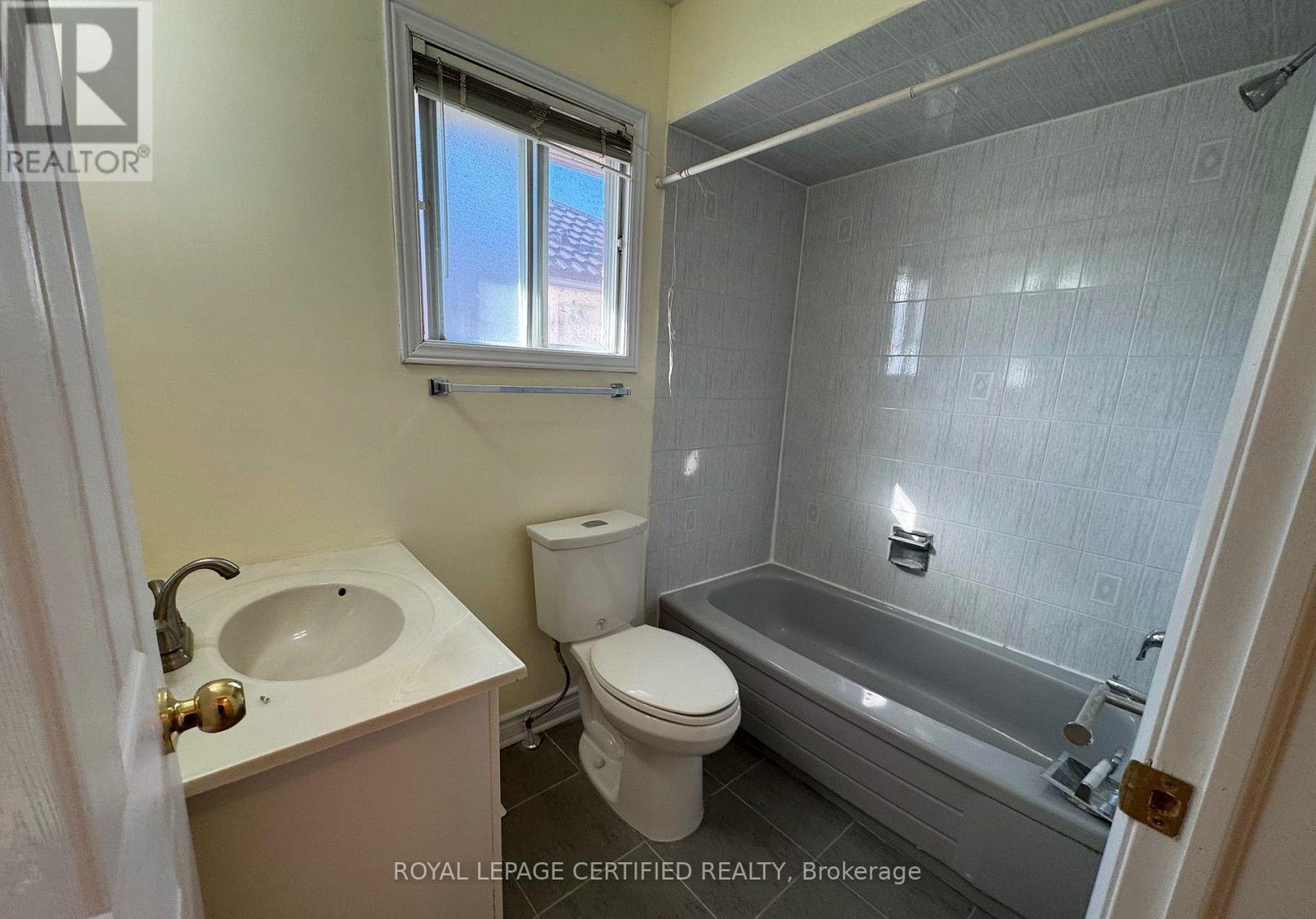 2nd Floor - 2 Kingsplate Crescent, Toronto, Ontario  M9W 6X6 - Photo 7 - W13760292