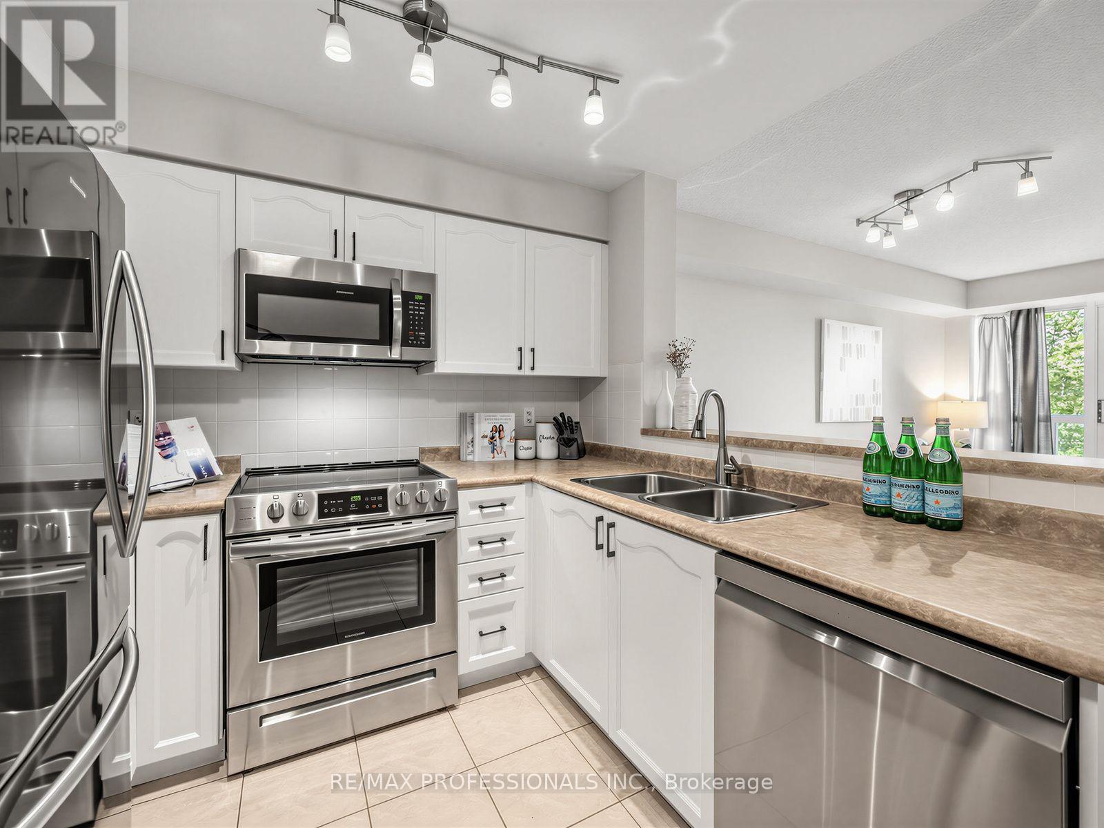 509 - 7 Michael Power Place, Toronto, Ontario  M9A 0A4 - Photo 4 - W13760320