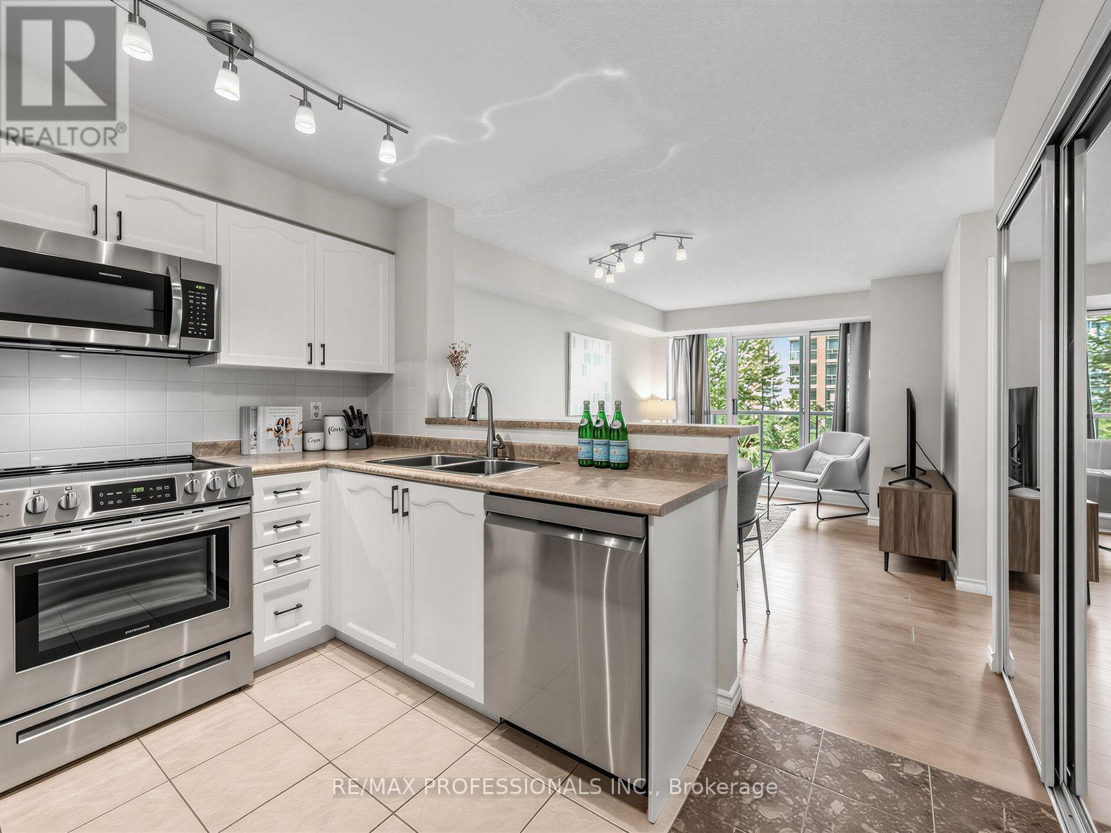 509 - 7 Michael Power Place, Toronto, Ontario  M9A 0A4 - Photo 5 - W13760320