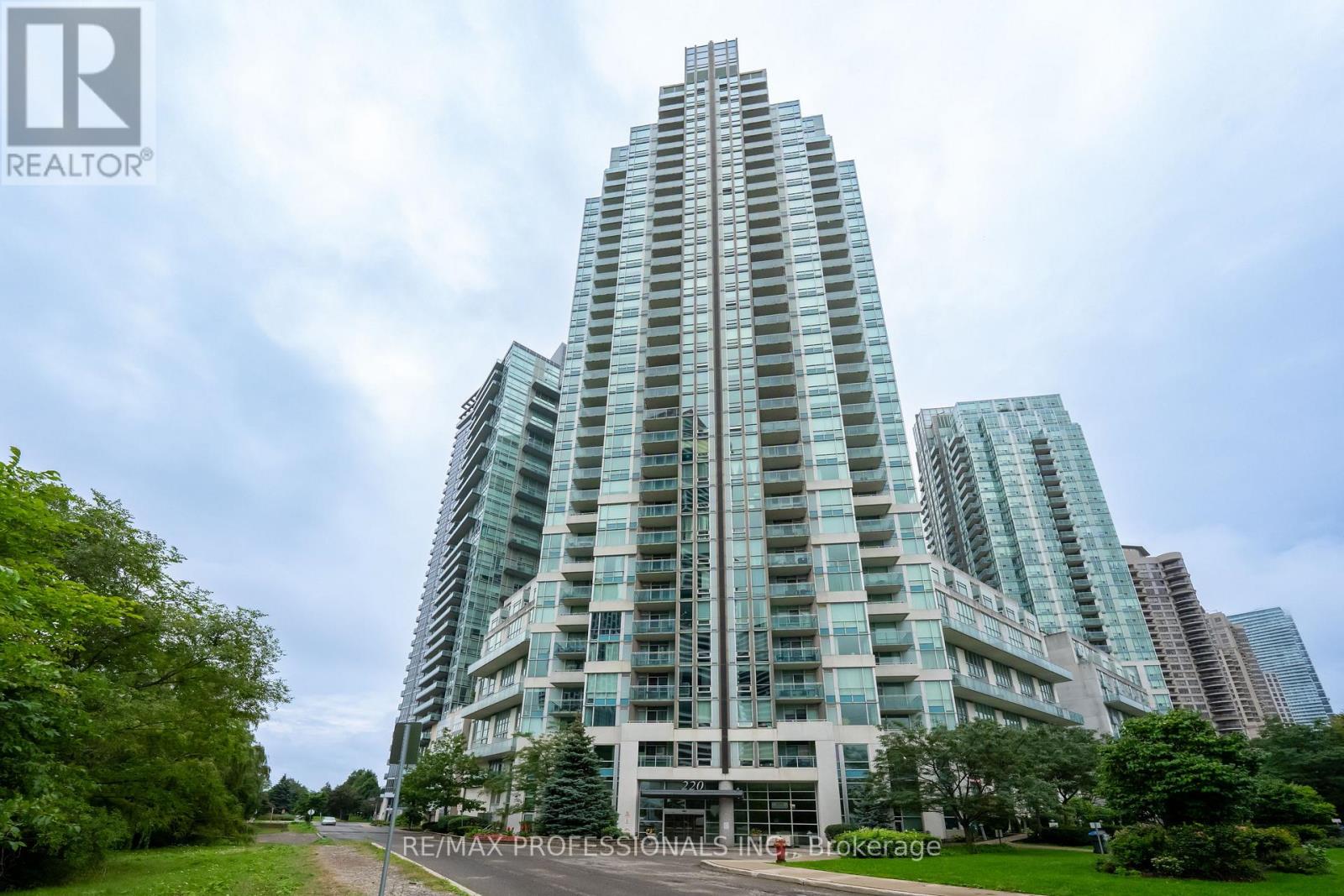 2004 - 220 BURNHAMTHORPE ROAD W, Mississauga, Ontario