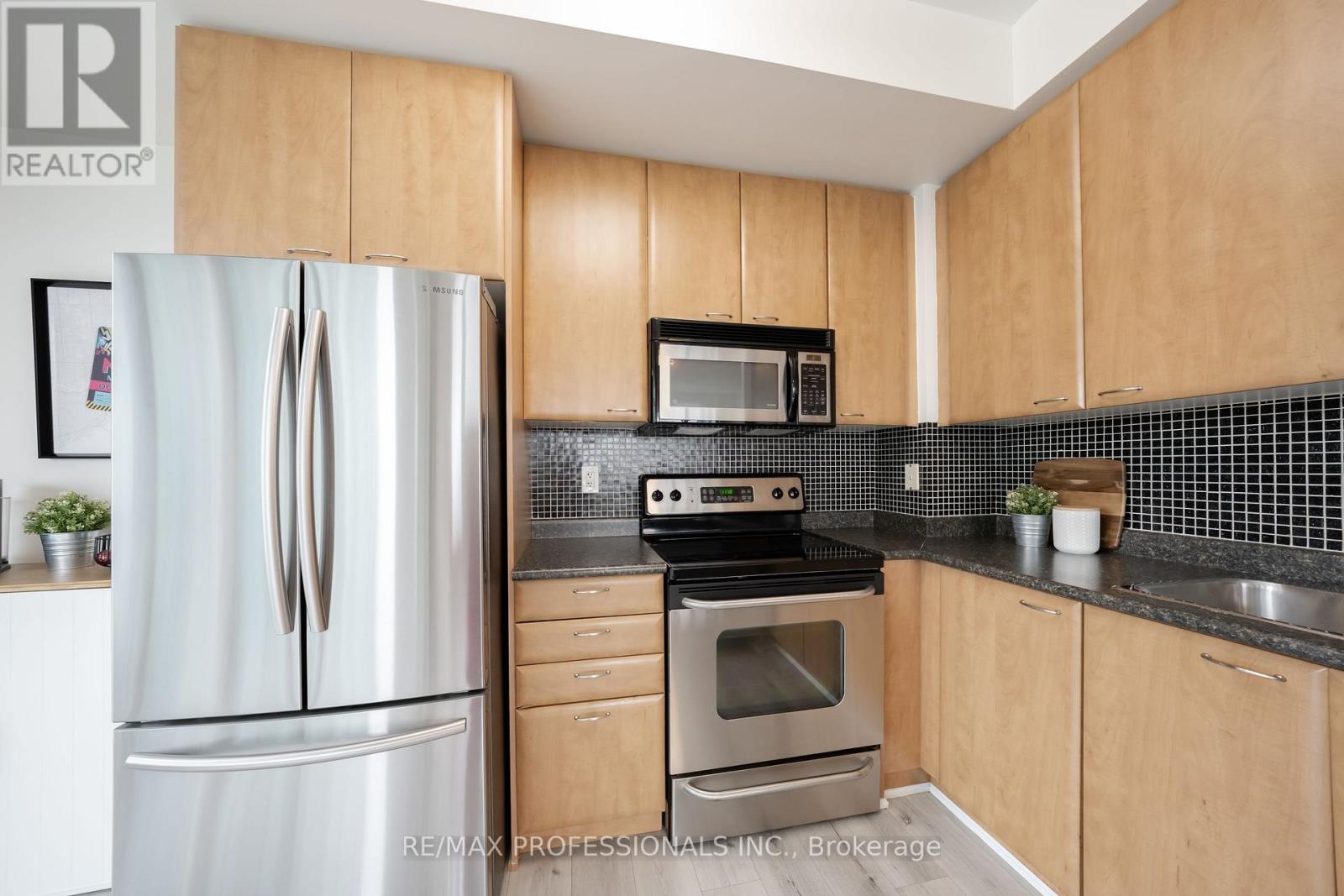 2004 - 220 Burnhamthorpe Road W, Mississauga, Ontario  L5B 4N4 - Photo 20 - W13760380