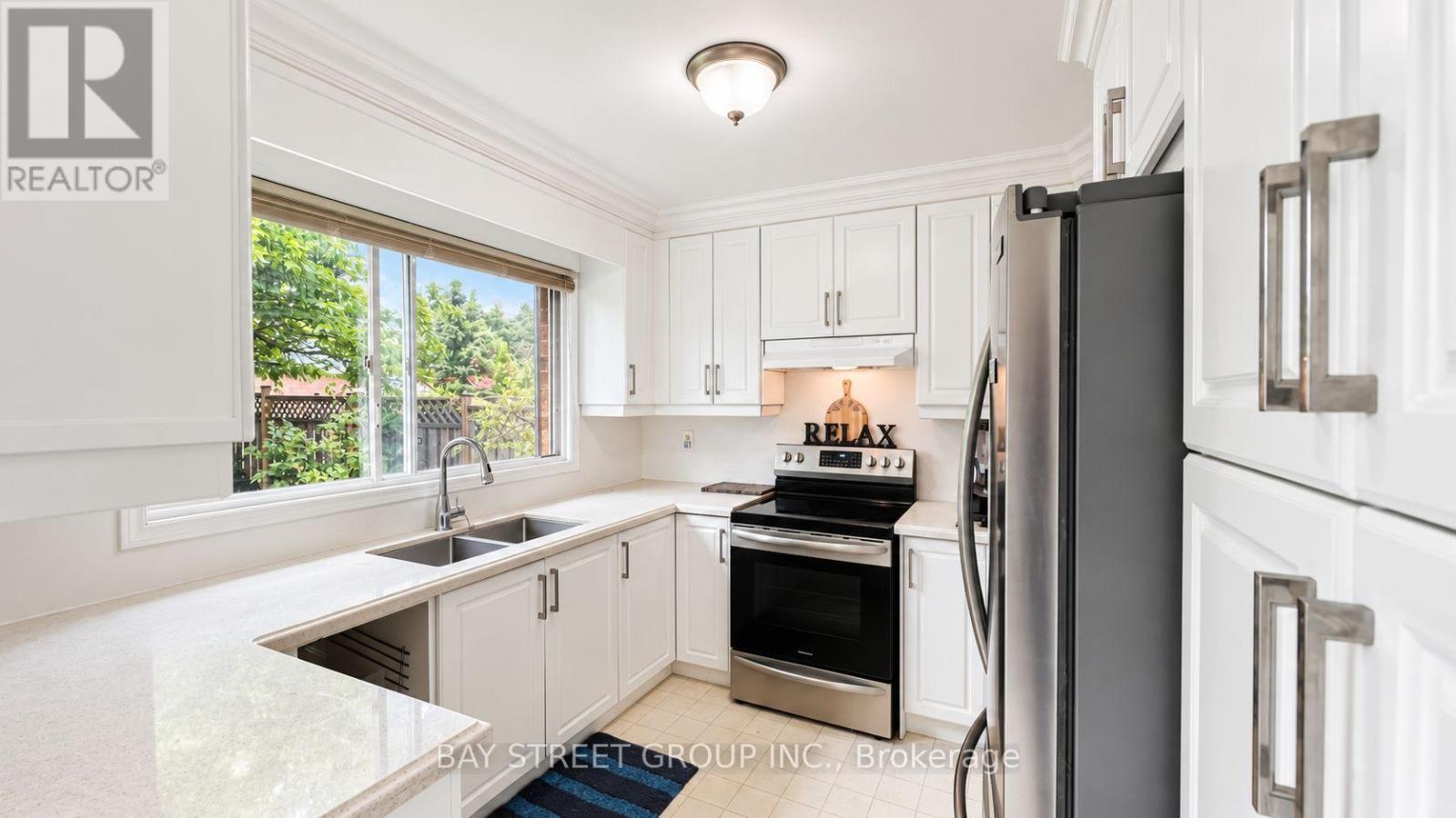 3095 Cascade Court, Mississauga, Ontario  L5L 5L9 - Photo 11 - W13760476