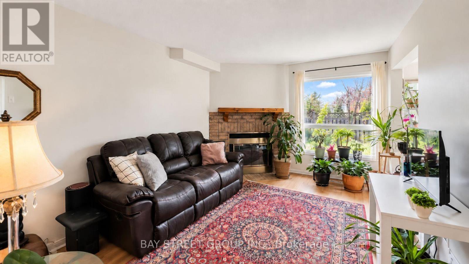 3095 Cascade Court, Mississauga, Ontario  L5L 5L9 - Photo 7 - W13760476