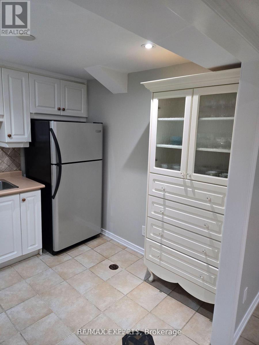Lower - 19 Rory Road, Toronto, Ontario  M6L 3E9 - Photo 10 - W13760480